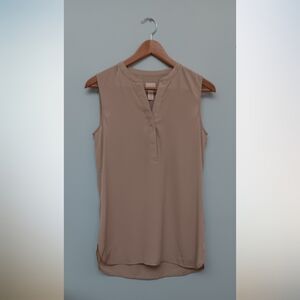 NWT Chico's Sleeveless V-Neck Button Up Blouse Oatmeal 0